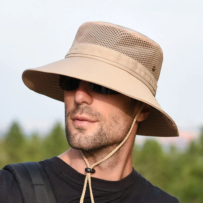 Панама сафари мужская. Шляпа мужская летняя. Мужчина в летней шляпе. Шляпа от солнца мужская.